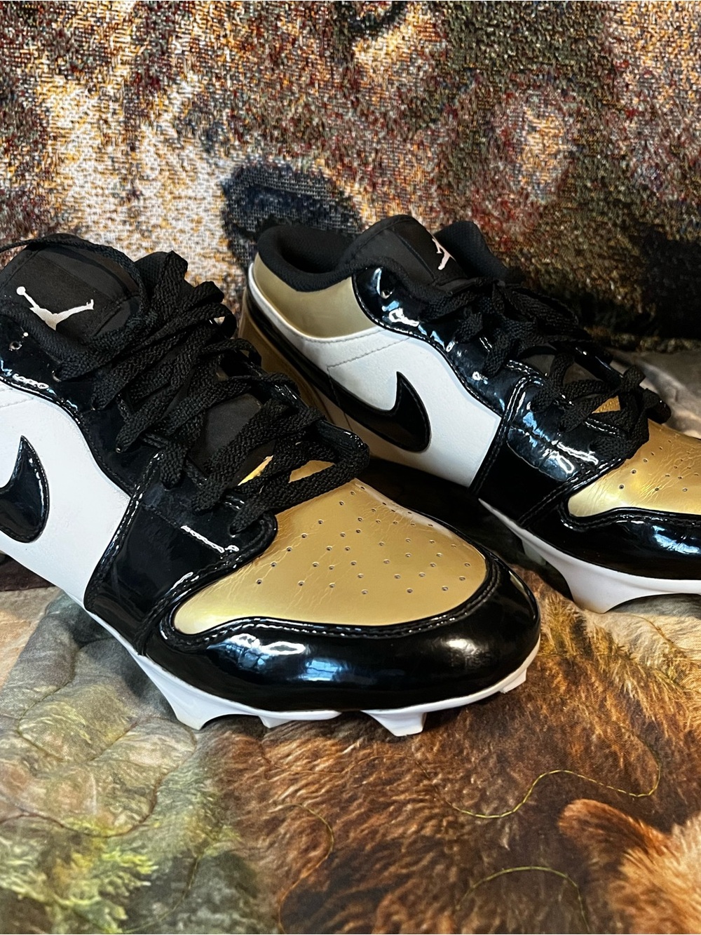 Jordan Men's Black, White & Gold Athletic Shoes
